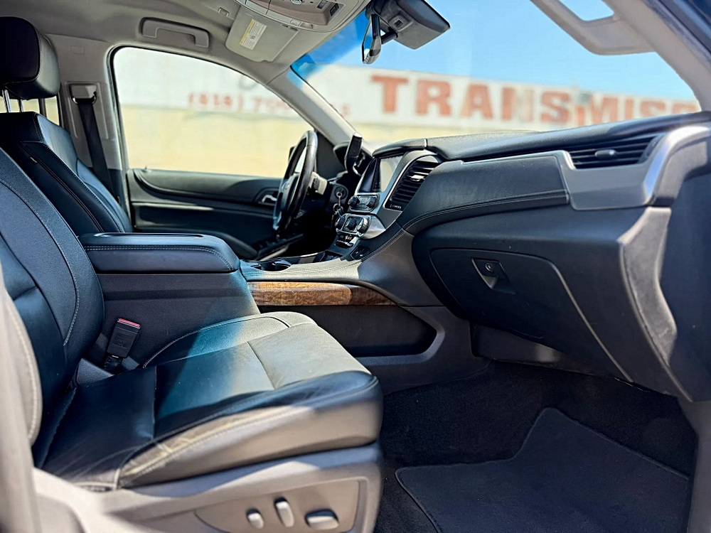 2018 Chevrolet Suburban LT - Photo 23