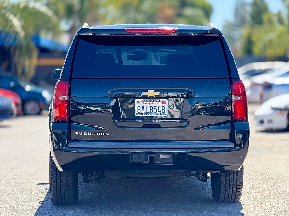 2018 Chevrolet Suburban LT - Photo 6