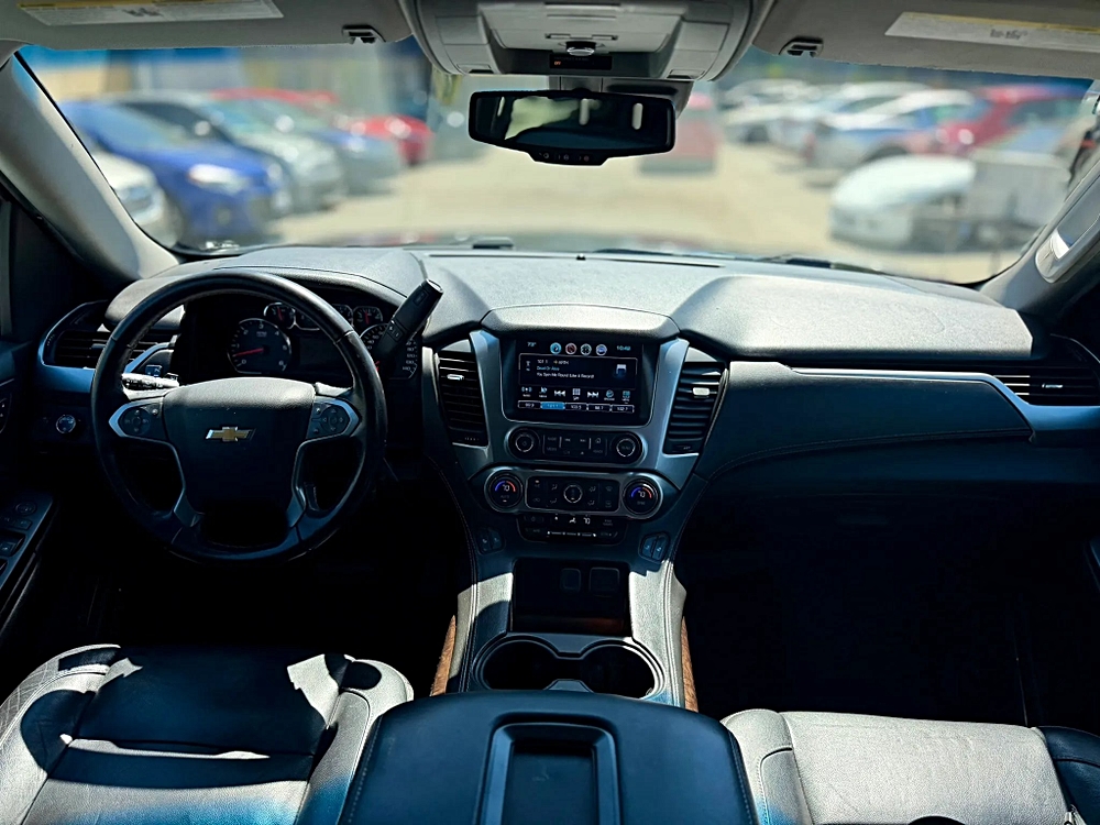 2018 Chevrolet Suburban LT - Photo 10