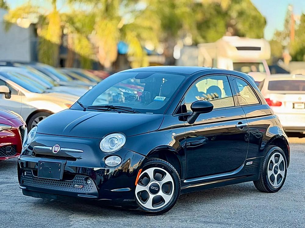 2015 FIAT 500e Battery Electric's photo