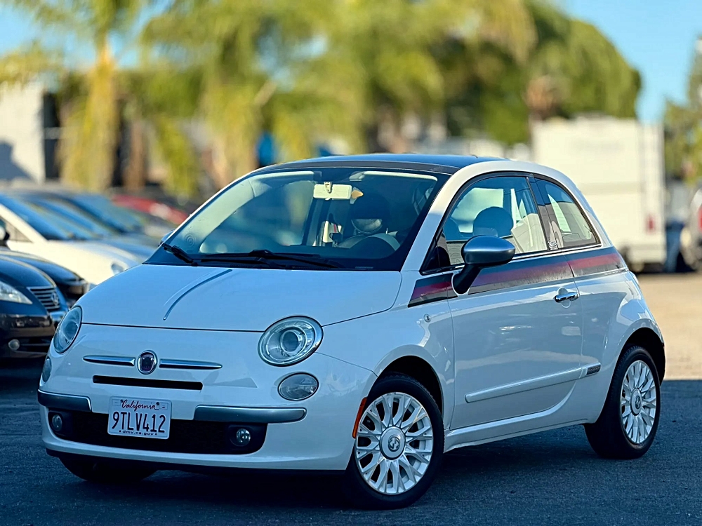 2012 FIAT 500 Lounge's photo