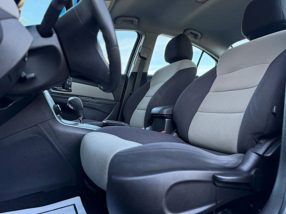 2014 Chevrolet Cruze LS - Photo 12