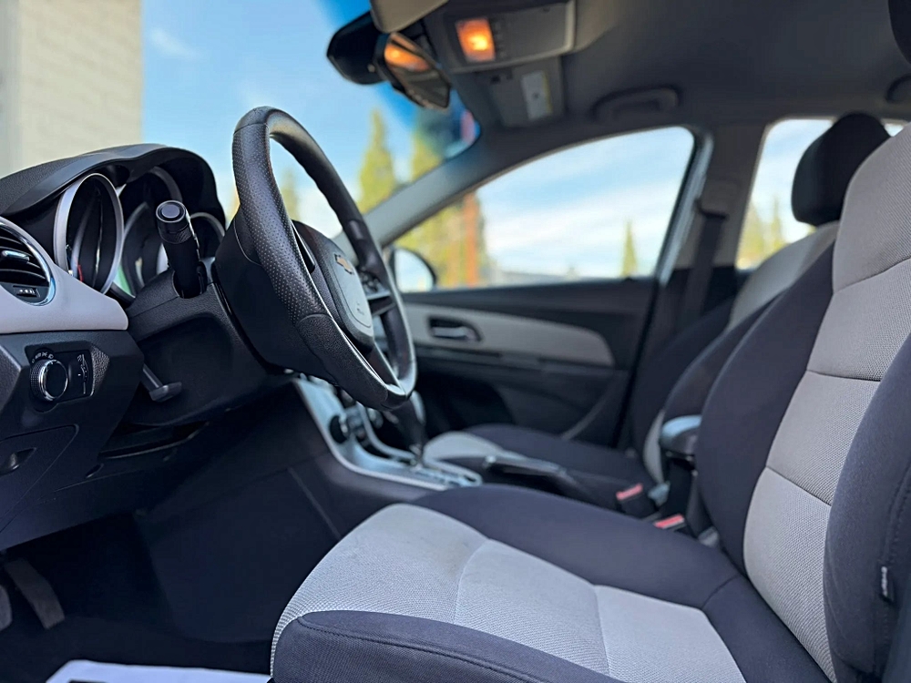 2014 Chevrolet Cruze LS - Photo 13