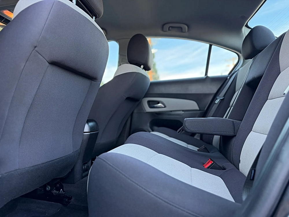 2014 Chevrolet Cruze LS - Photo 18
