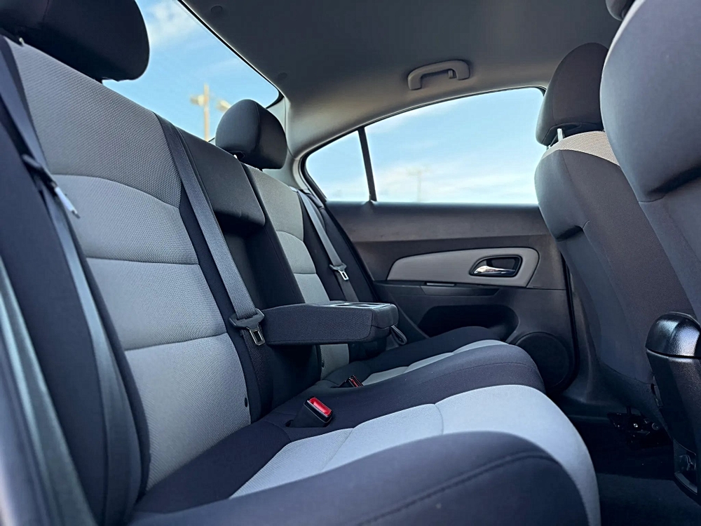 2014 Chevrolet Cruze LS - Photo 19