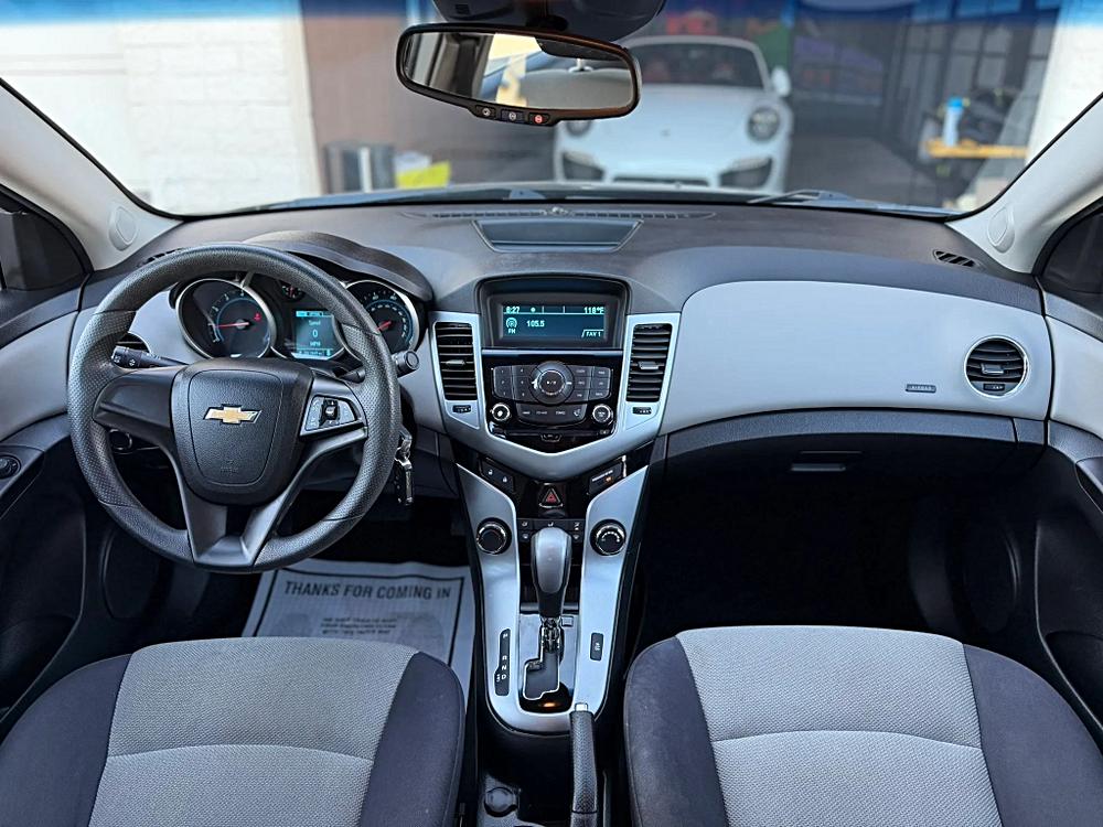 2014 Chevrolet Cruze LS - Photo 21
