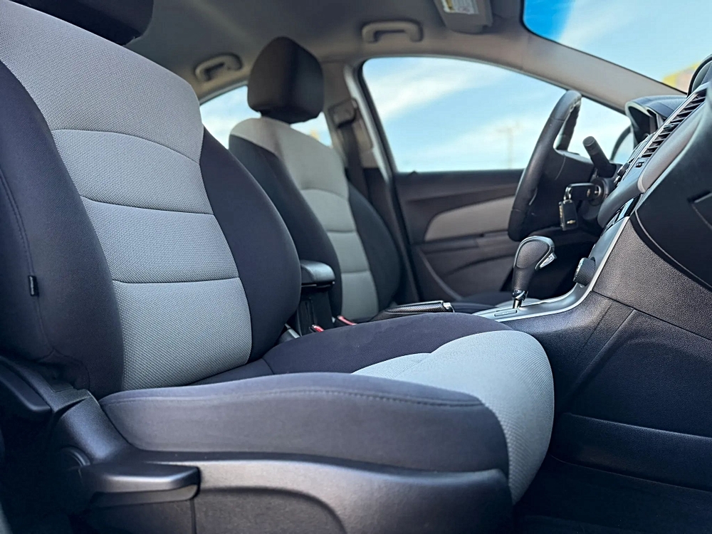2014 Chevrolet Cruze LS - Photo 22