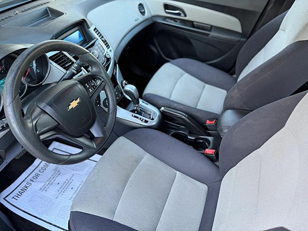 2014 Chevrolet Cruze LS - Photo 10