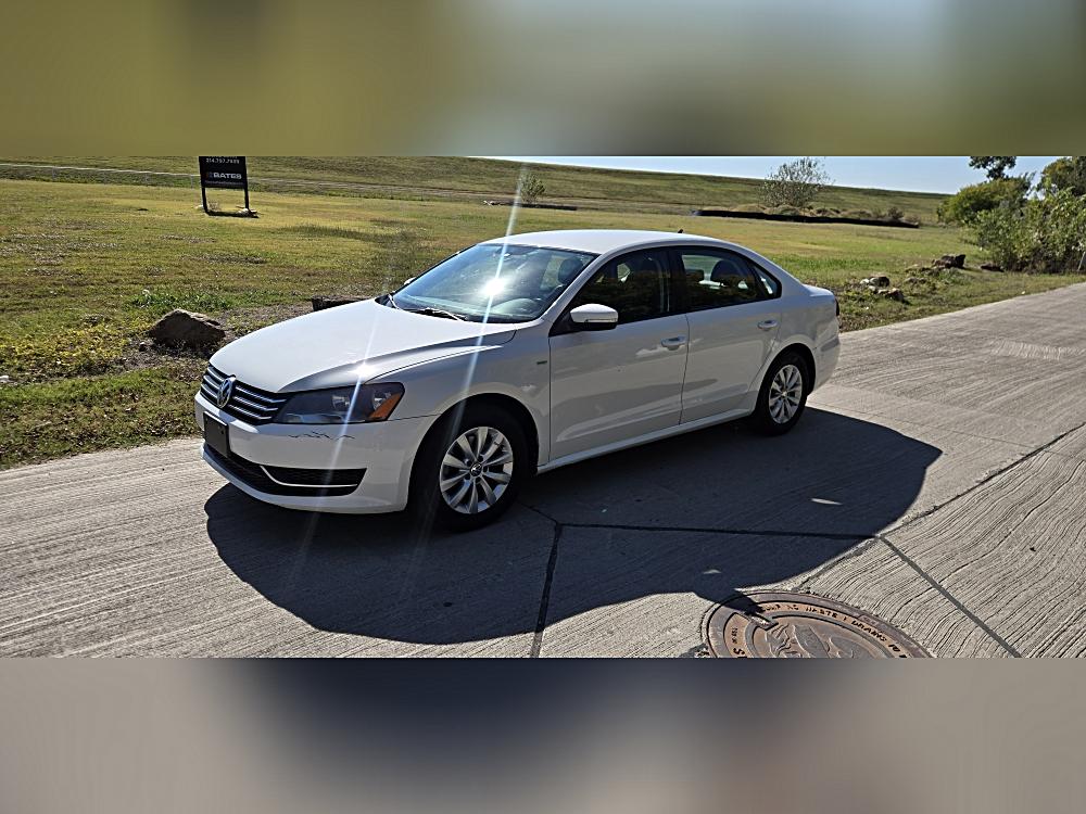 2014 Volkswagen Passat S's photo