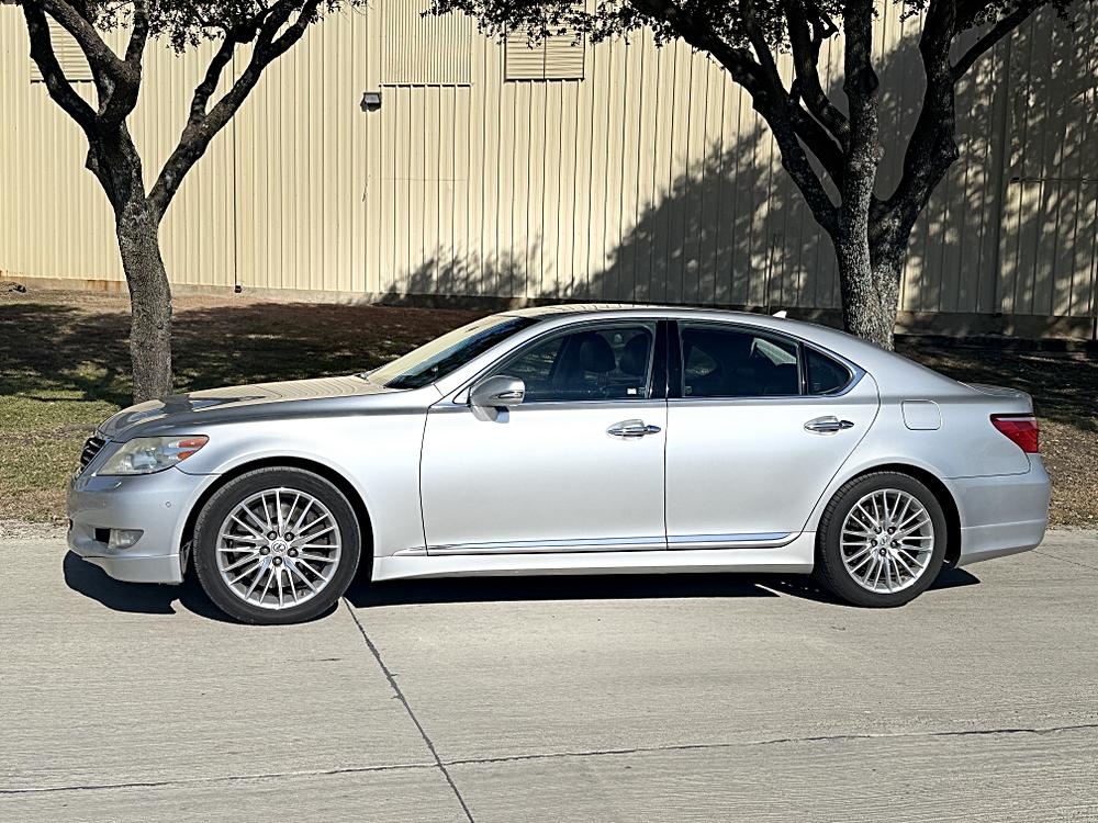 2010 Lexus LS Base