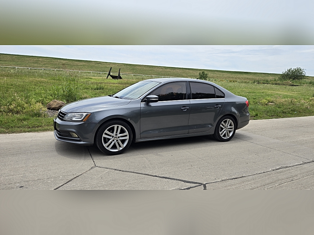 2015 Volkswagen Jetta 1.8T SEL Auto's photo