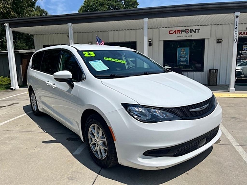 2023 Chrysler Voyager