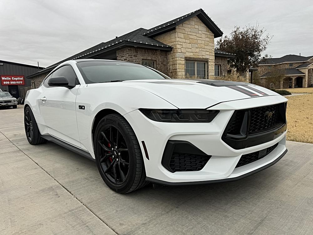 2024 Ford Mustang GT Premium's photo