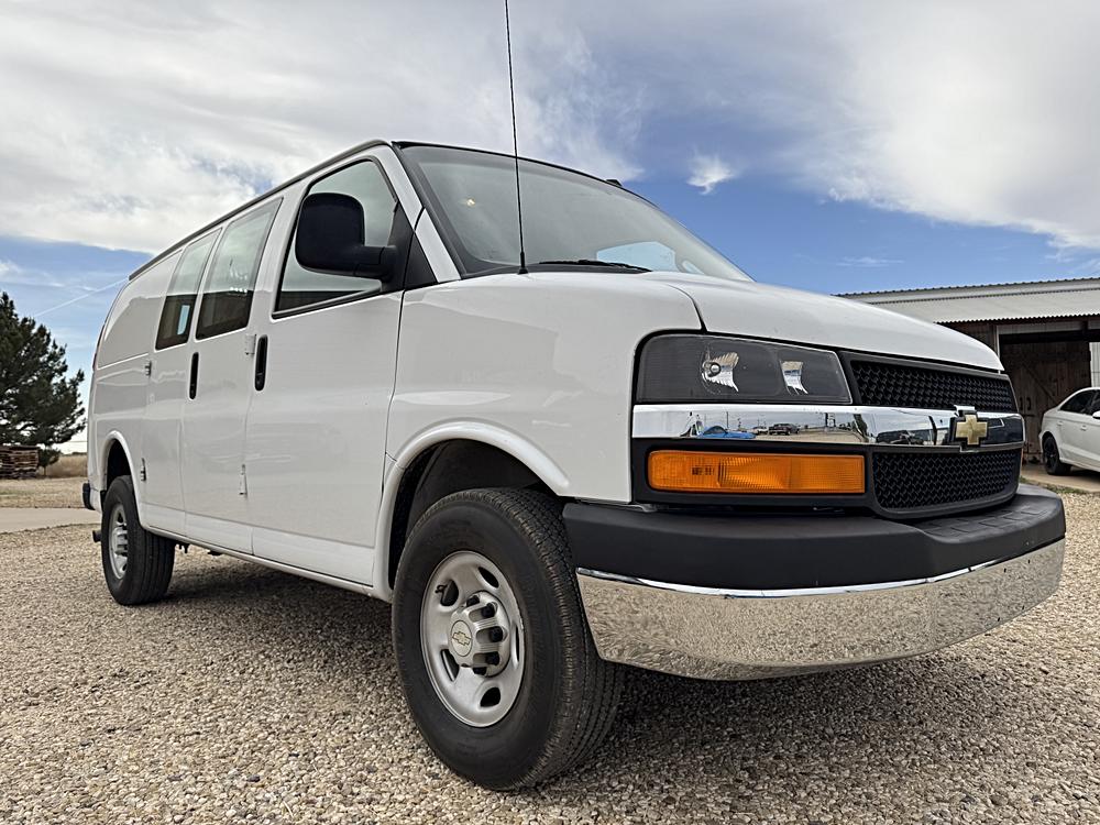 2022 Chevrolet Express 2500 Work Van HD's photo