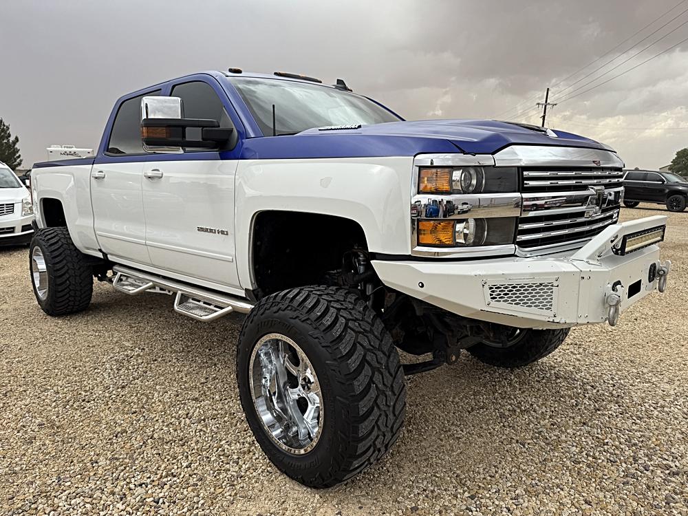 2017 Chevrolet 2500 Crew Cab 4x4 Lifted Duramax Diesel 91k Miles