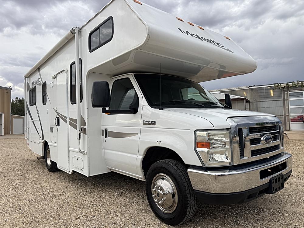 2010 Ford E-Series's photo