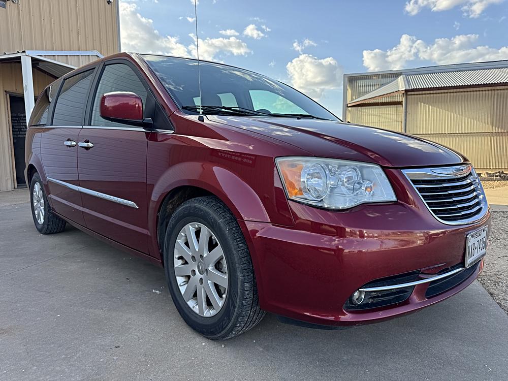 2014 Chrysler Town & Country Touring's photo