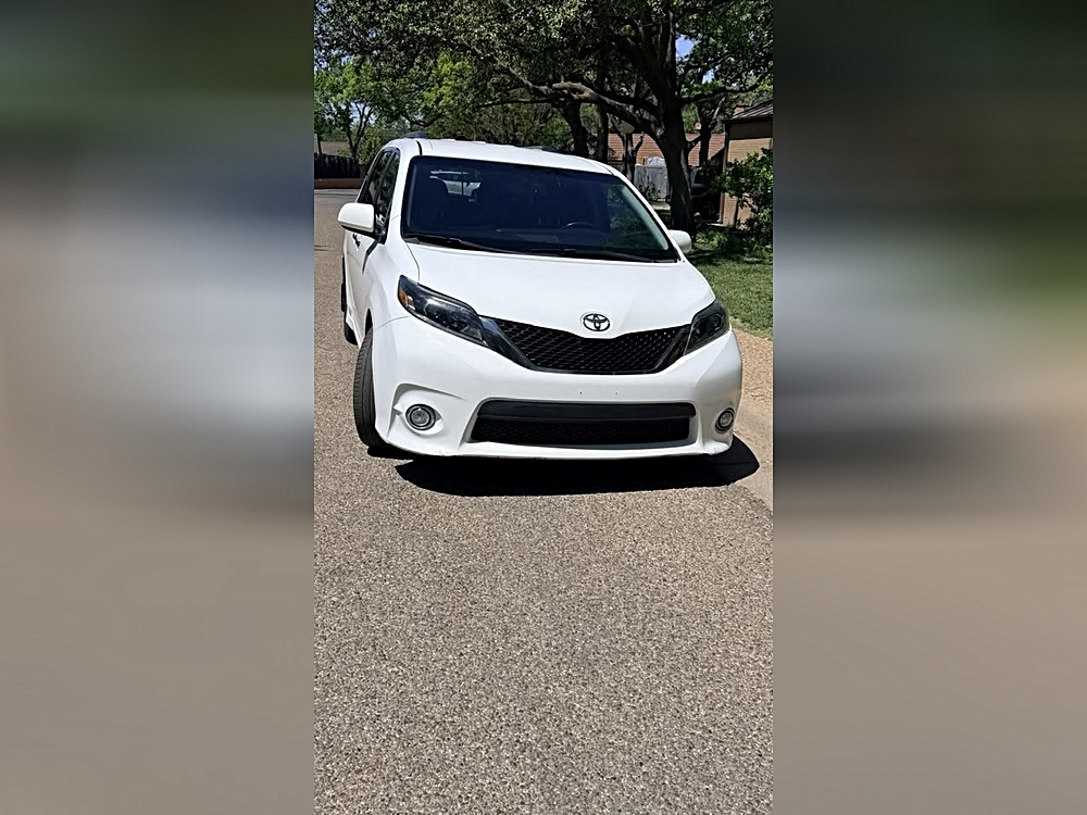 2016 Toyota Sienna SE V6 8-Passenger's photo