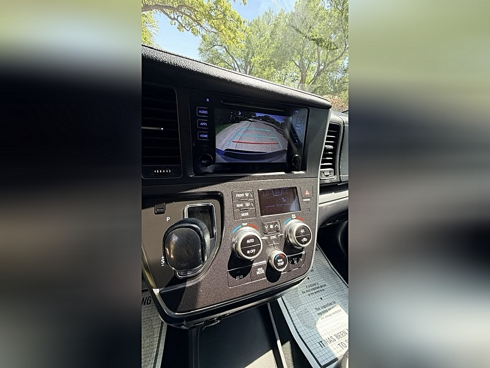 2016 Toyota Sienna SE - Photo 9