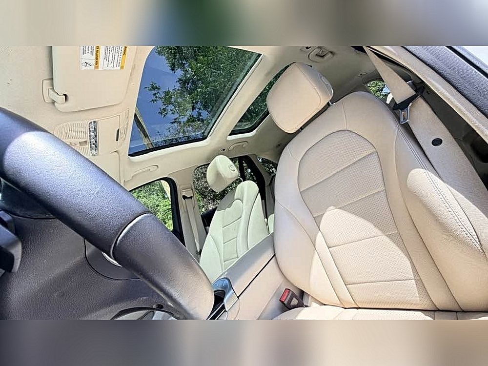 2021 Mercedes-Benz GLC GLC300 - Photo 10