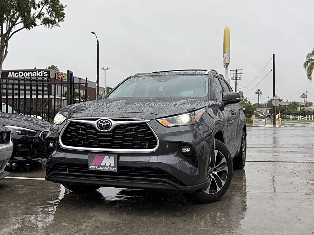 2022 Toyota Highlander XLE's photo