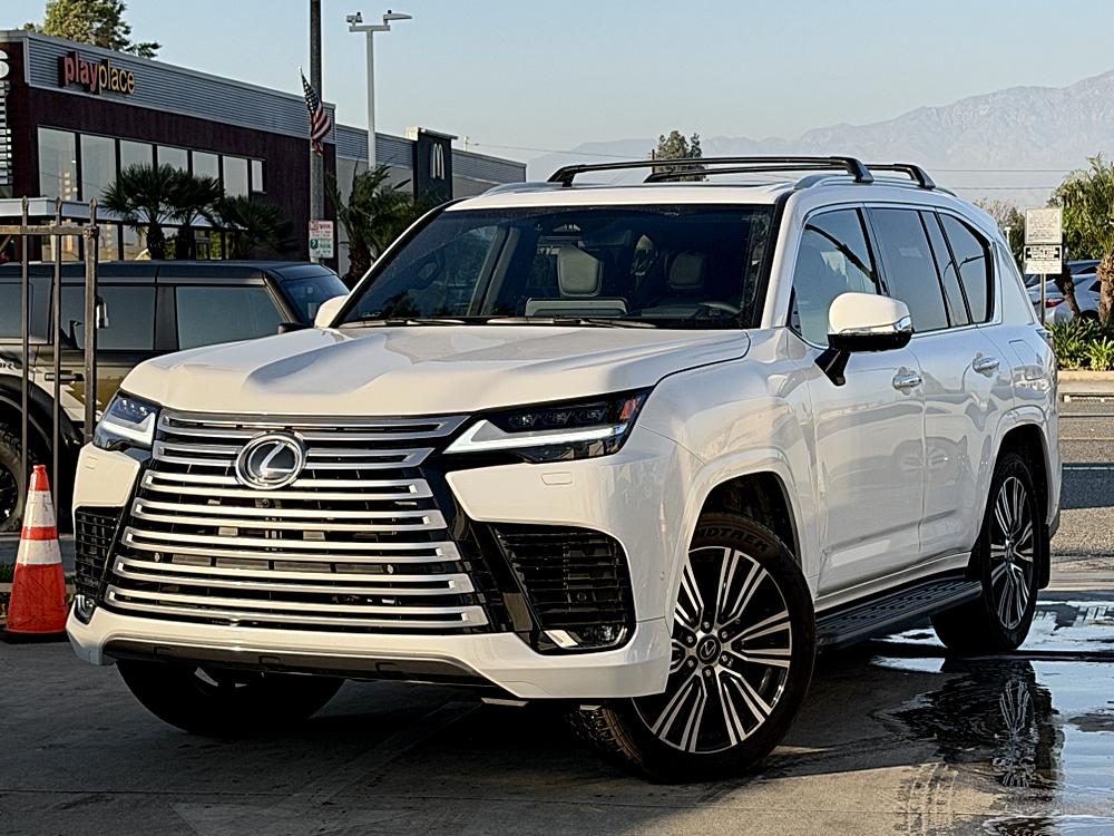 2025 Lexus LX Luxury's photo