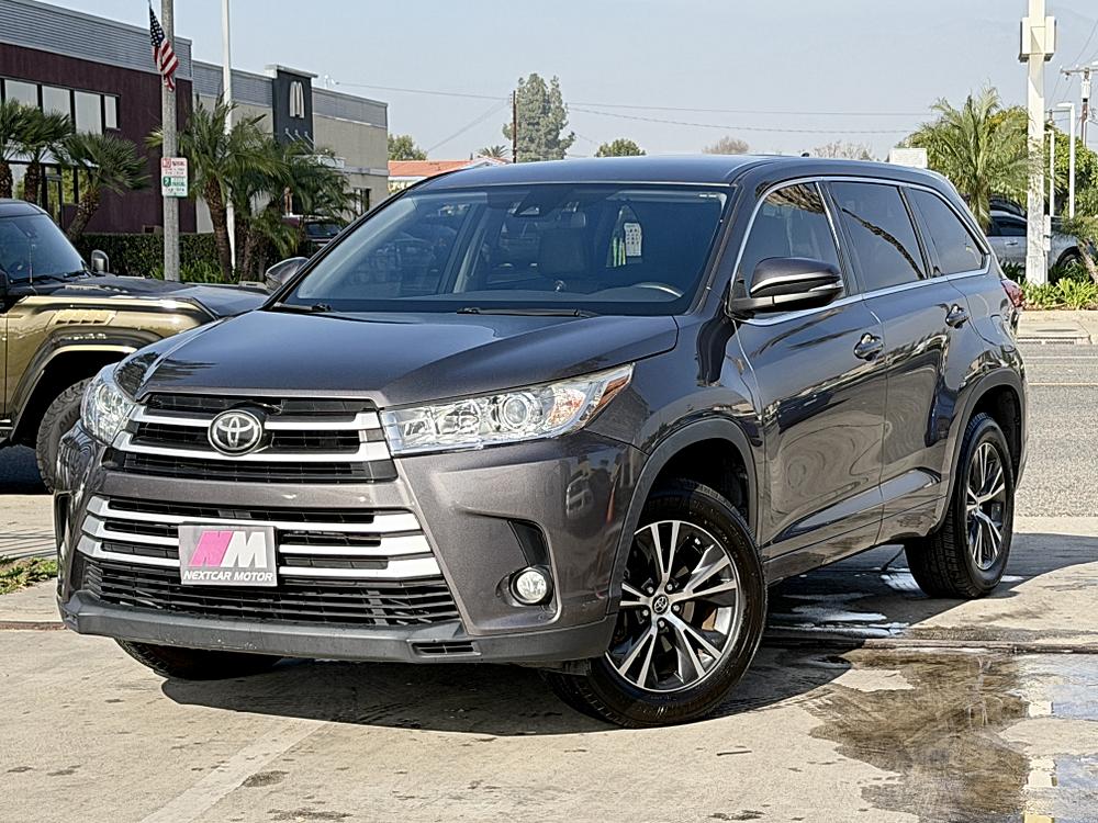 2017 Toyota Highlander LE Plus's photo
