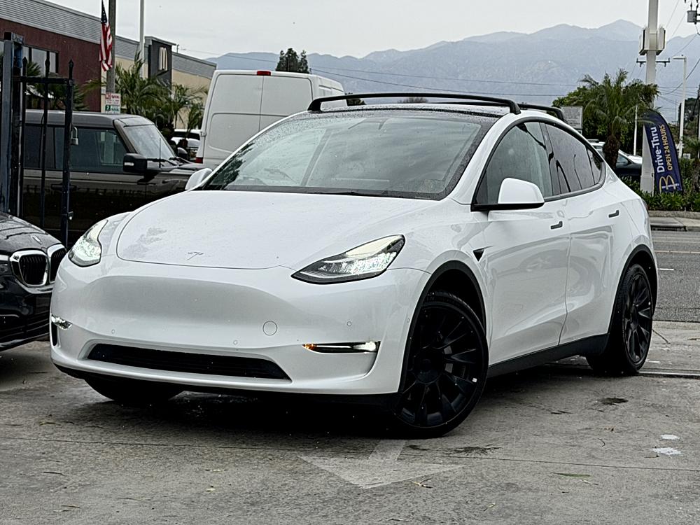 2022 Tesla Model Y Long Range's photo