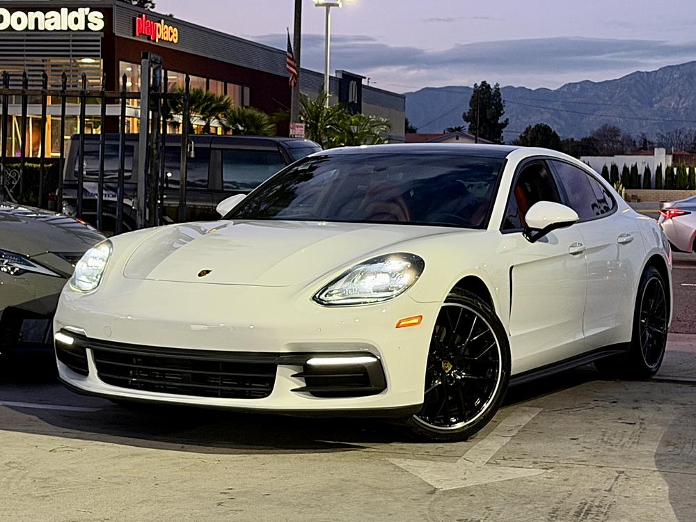 2018 Porsche Panamera 4's photo