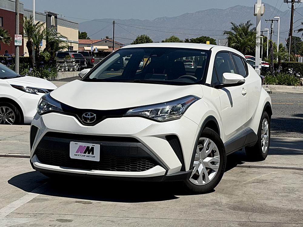 2021 Toyota C-HR LE's photo