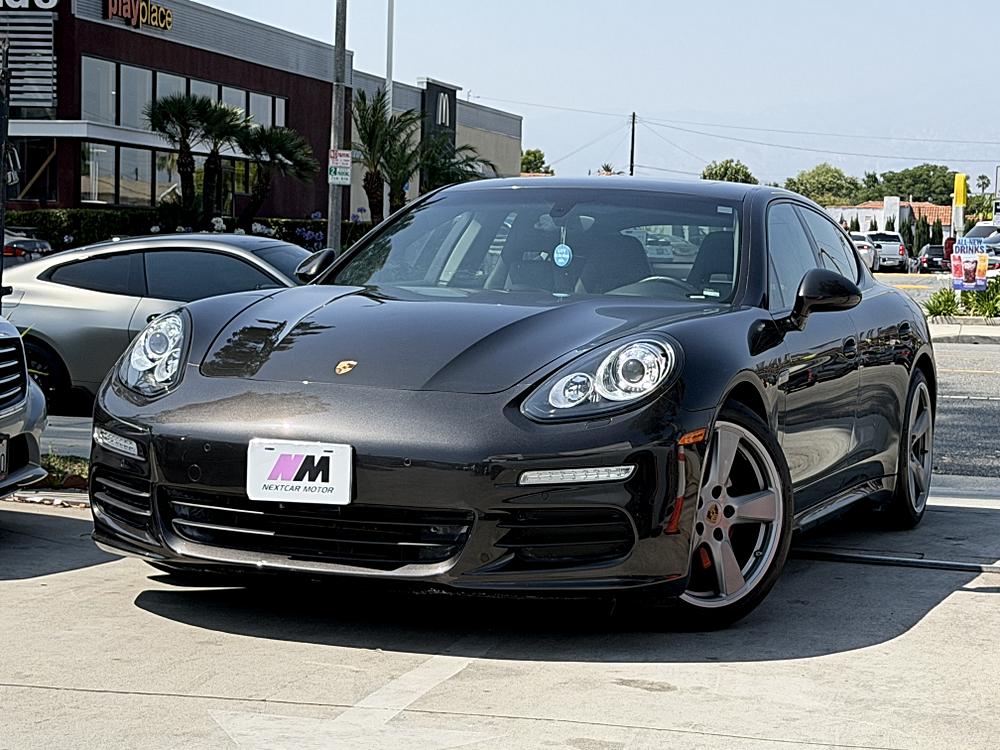 2015 Porsche Panamera's photo