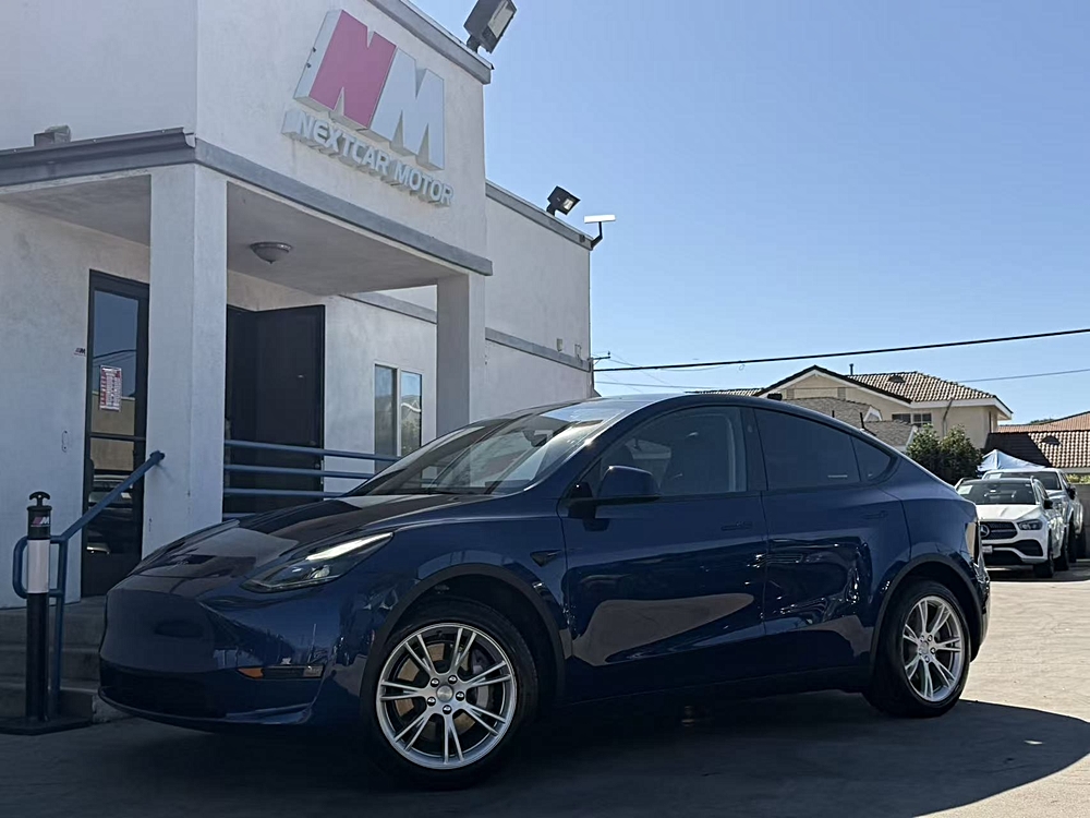 2023 Tesla Model Y AWD Automatic — photo 1 of 1