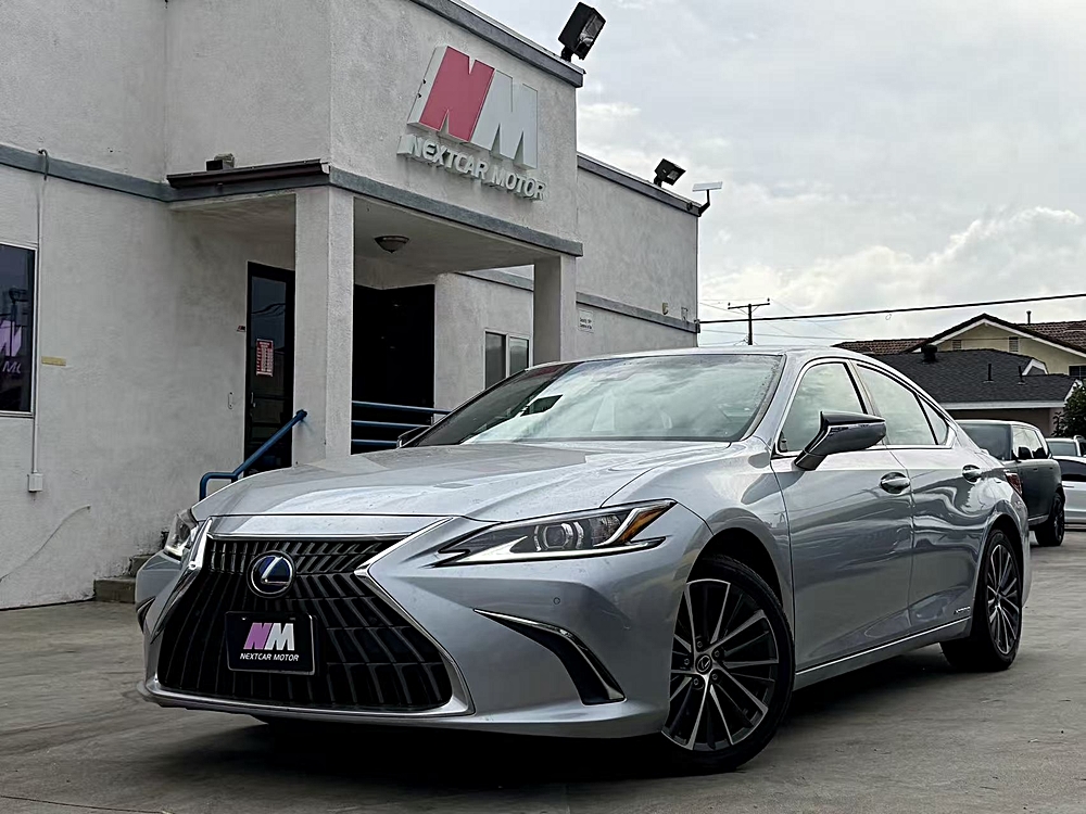 2022 Lexus ES 300h FWD Automatic — photo 1 of 1