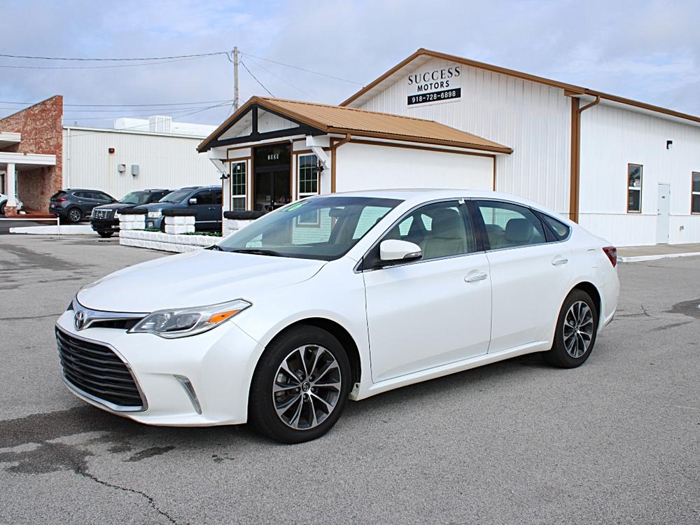 2016 Toyota Avalon XLE's photo