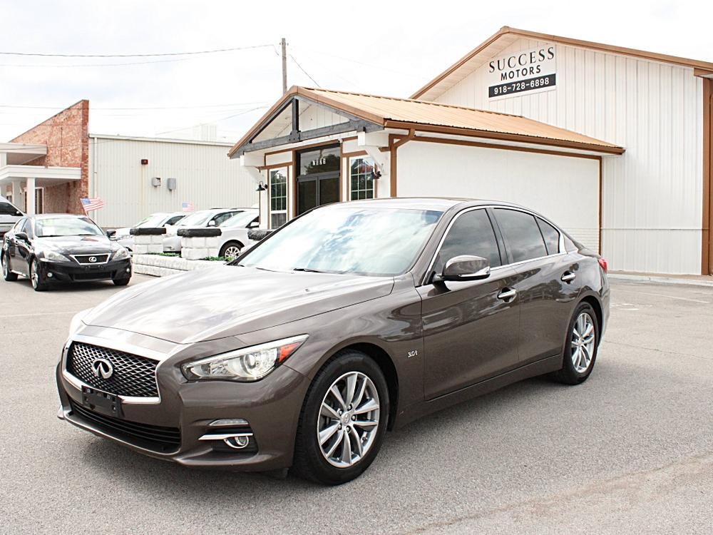2017 INFINITI Q50 Premium