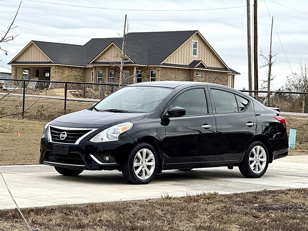 2017 Nissan Versa Sedan SL's photo