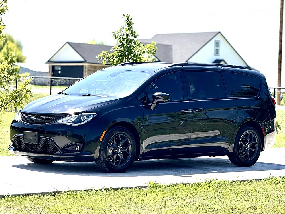 2018 Chrysler Pacifica Touring L Plus's photo
