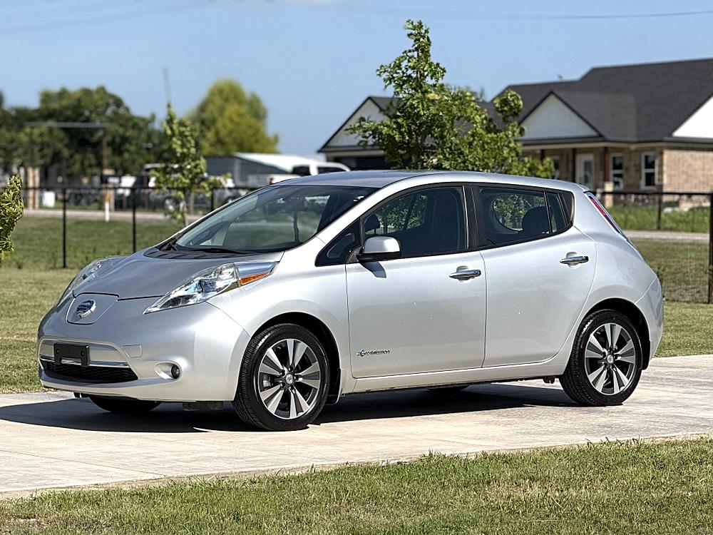 2015 Nissan Leaf SL's photo