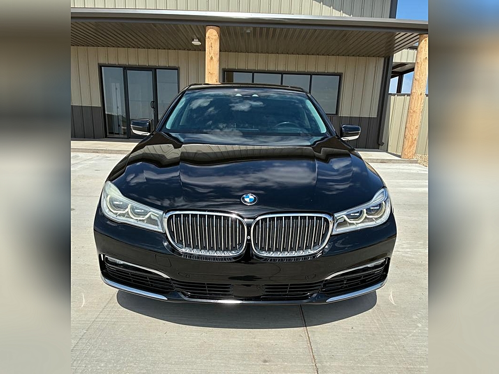 2016 BMW 7 Series 750i xDrive's photo