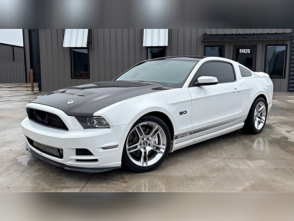 2014 Ford Mustang GT Premium's photo