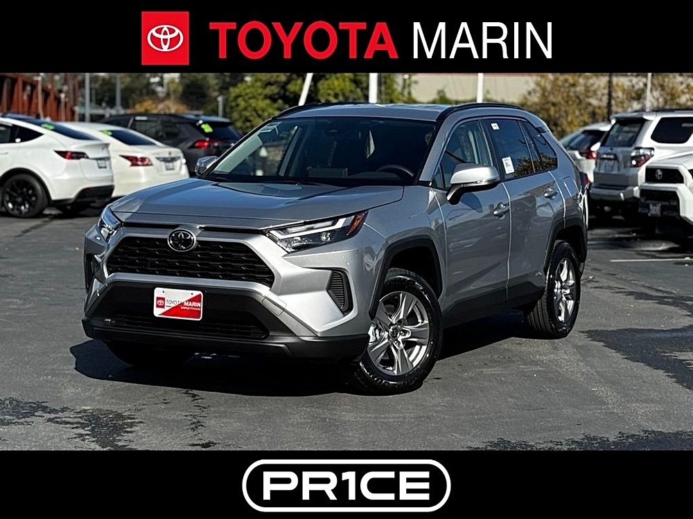 2025 Toyota RAV4 XLE's photo