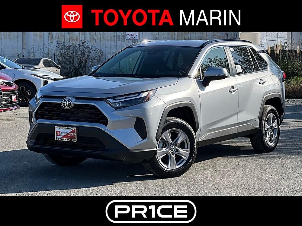 2025 Toyota RAV4 XLE's photo