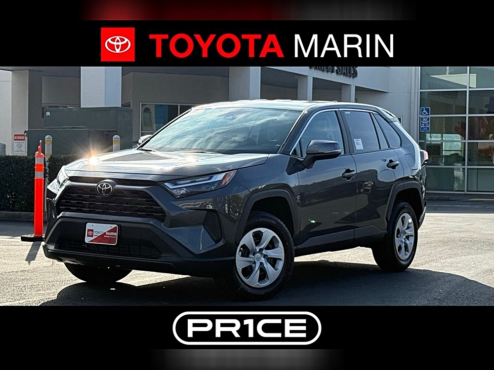 2025 Toyota RAV4 LE's photo