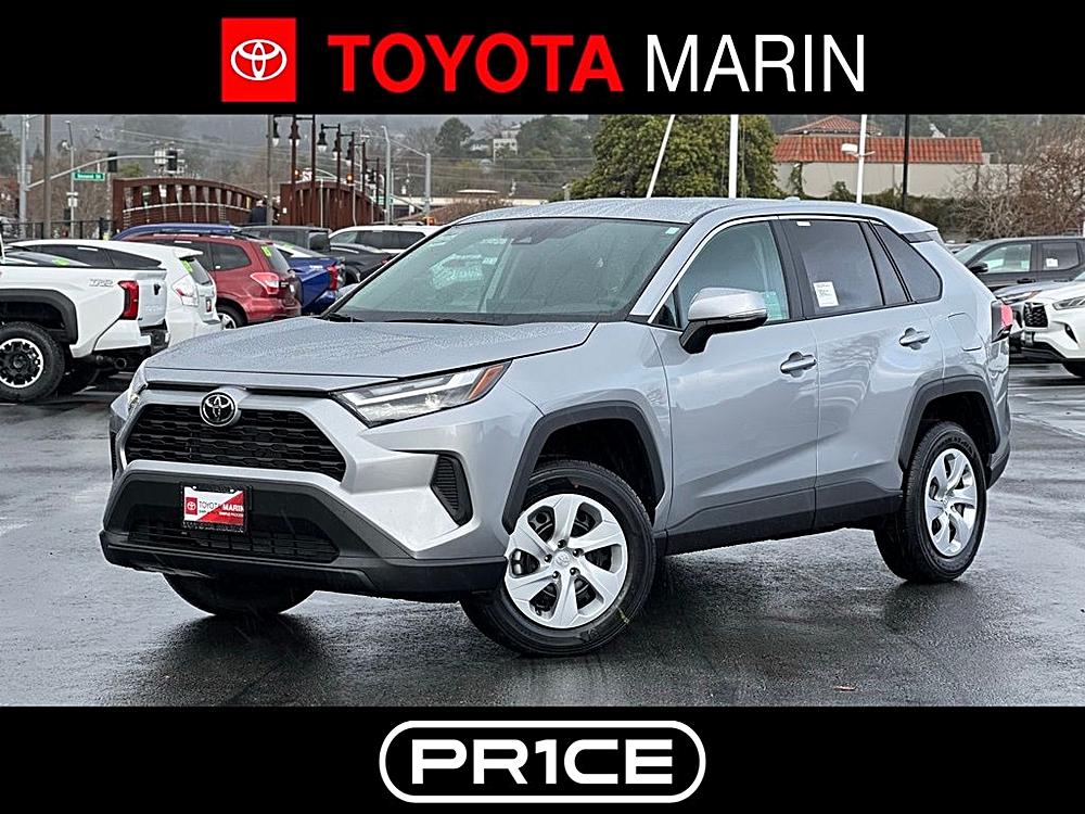 2025 Toyota RAV4 LE's photo