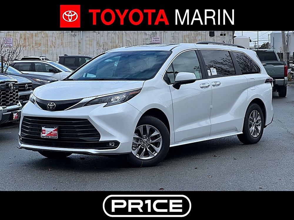 2026 Toyota Sienna XLE's photo