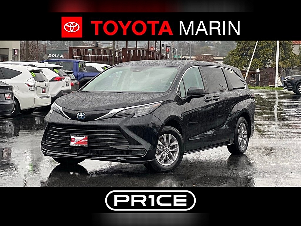 2024 Toyota Sienna LE's photo