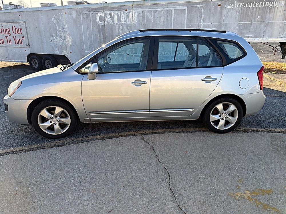 2007 Kia Rondo's photo