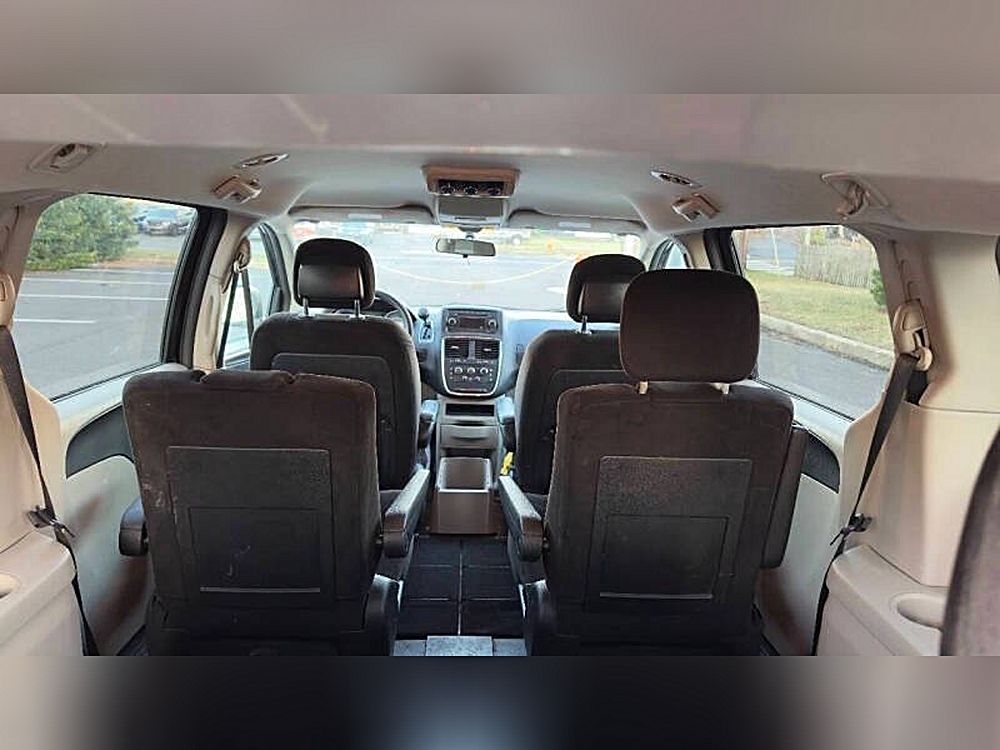 2013 Dodge Grand Caravan SXT 4dr Mini Van