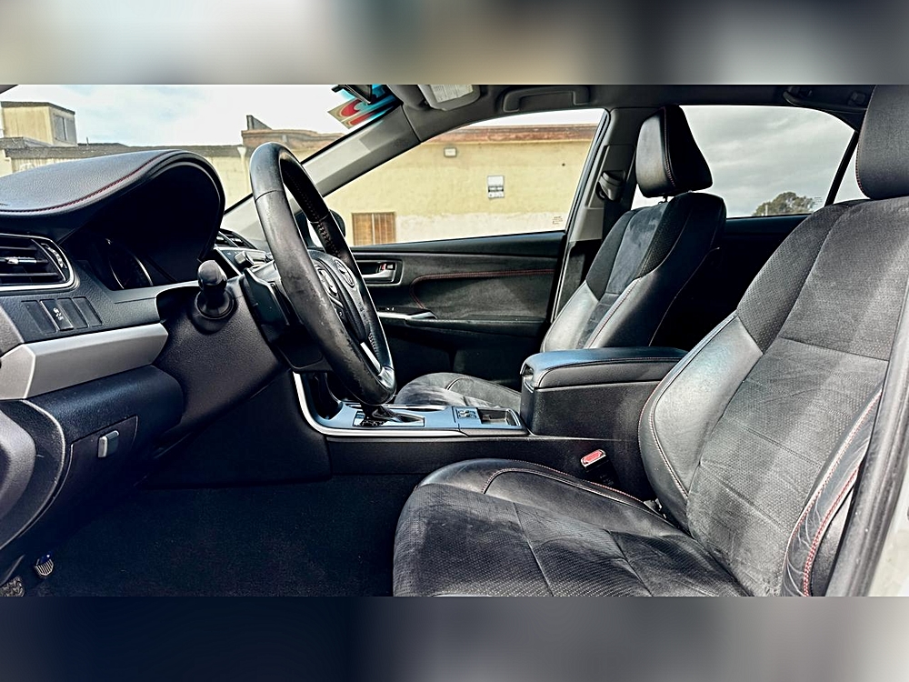 2015 Toyota Camry XSE - Photo 16