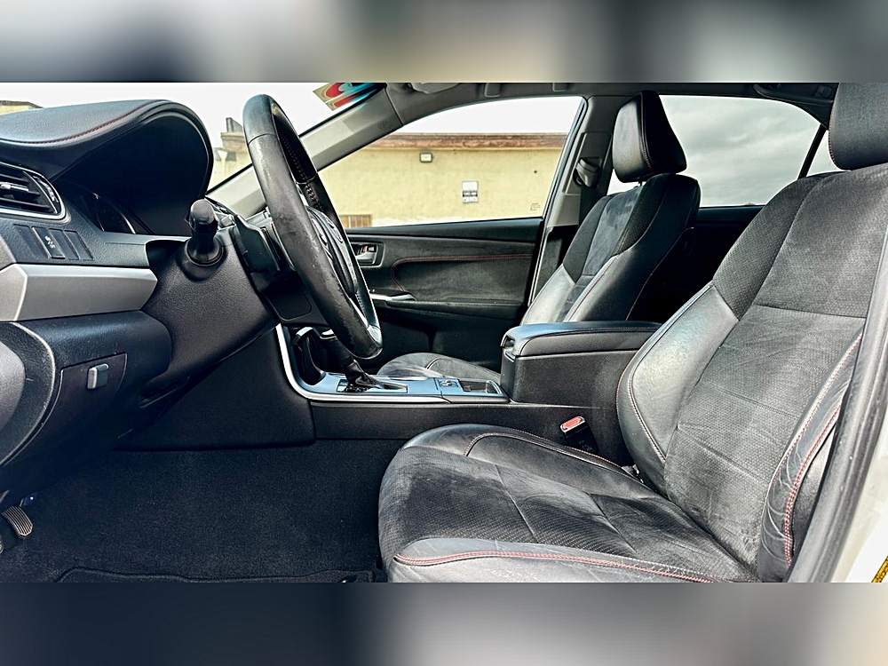 2015 Toyota Camry XSE - Photo 17